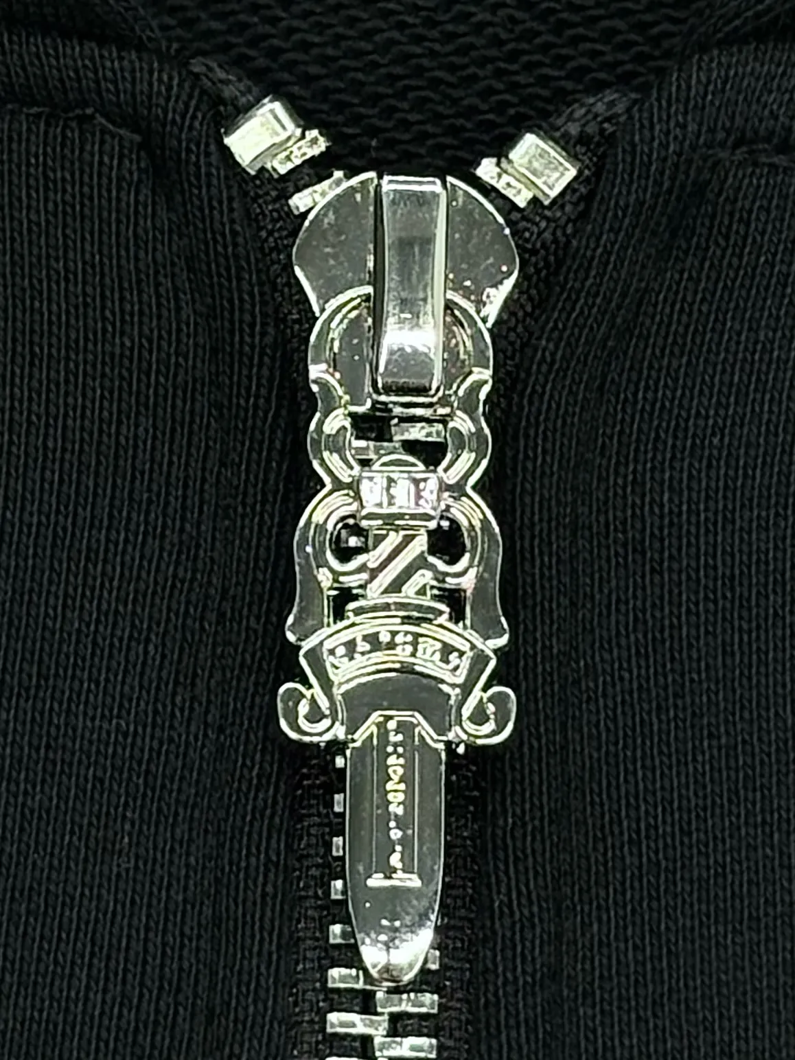 P390 [High Quality] Chrome Hearts Embroidered Horseshoe Rivets🪡+Watermark Letters‼ ️Hooded open-chest sweatshirt *Customized 420g terry cotton fabric, soft, skin-friendly and comfortable *Embroidery process: front horseshoe print + rivet embroidery *A very simple and elegant classic continuation. It is unparalleled in terms of upper body comfort, interpreting your luxury and taste, and creating your fashion style and charm. Three complete standards. Same style for men and women. 𝐂𝐎𝐋𝐎𝐔𝐑: black/light yellow 𝐒𝐈𝐙𝐄: S-XL